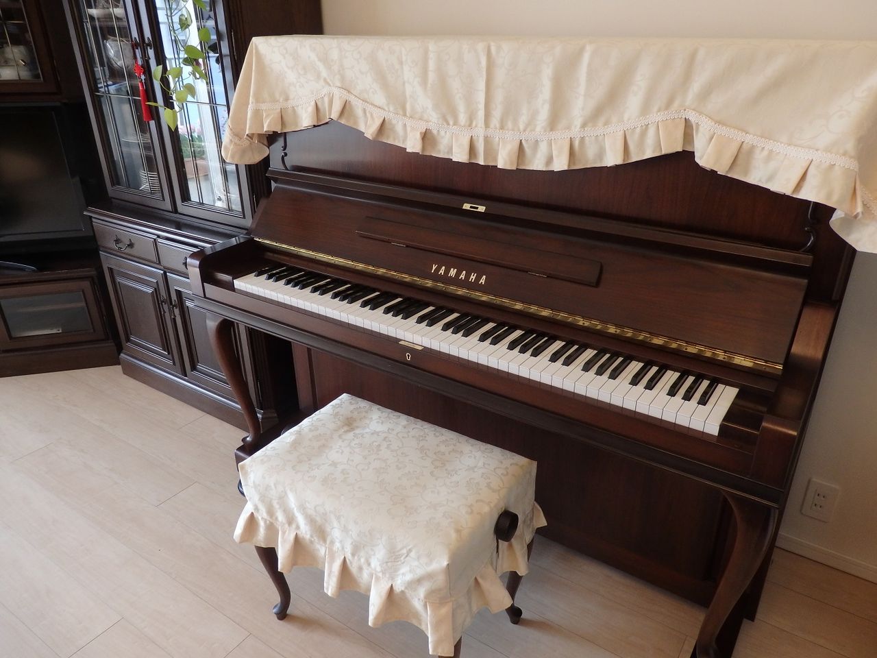 YAMAHA アップライトピアノ 3ペダル(椅子付き)