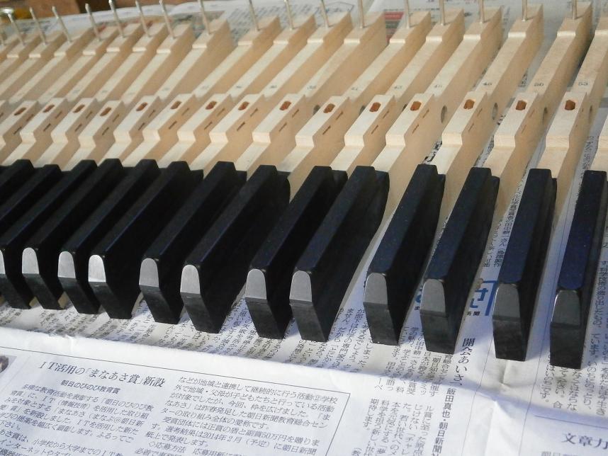 【希少】嵯峨野 ピアノ 黒檀鍵盤 中古ピアノ シードマイヤー(SHCHIED MAYERR 嵯峨野) 木目の