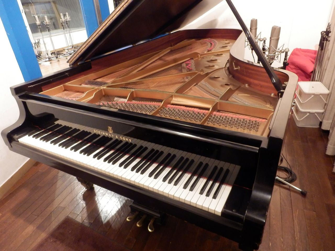 東京大田区ピアノ工房より 届いたらすぐ弾けますよ。1998年製造販売品