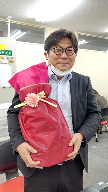 TRIPART_0001_BURST20211224085052722_COVER