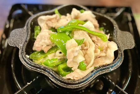 豚バラピーマン蒸し