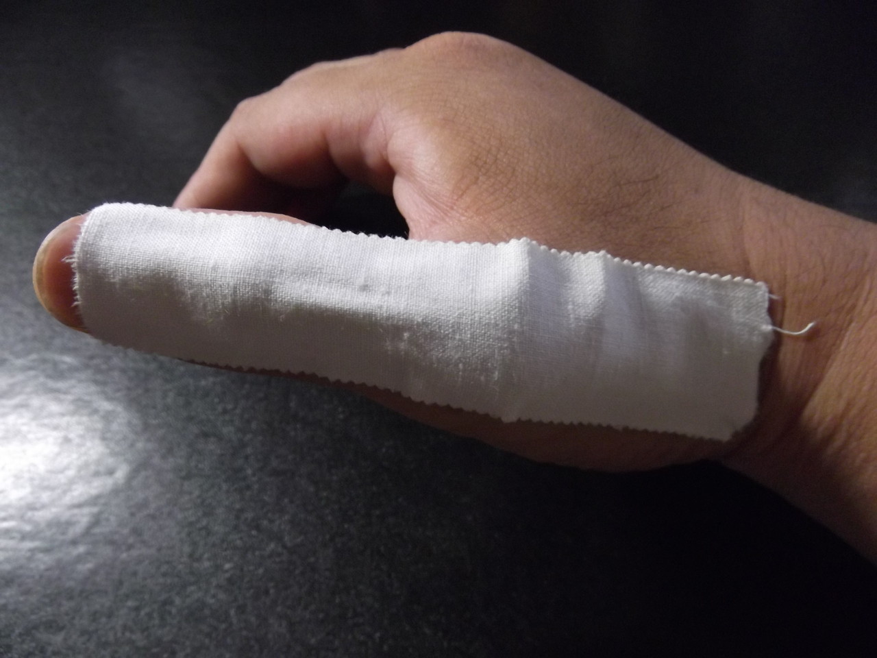 親指を固定するテーピングの方法 大人の発達障害と向き合う静葉ちゃんの試験室