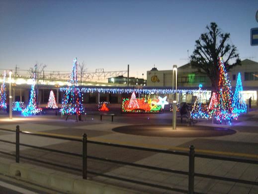 約16000球のLED電飾が輝く 「島田駅北口広場イルミネーション