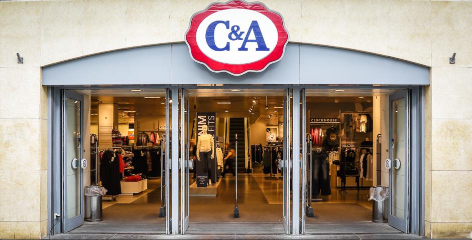 人々を導く自由(1830年)、ウジェーヌ・ドラクロワ作。 (画像出典: ウィキメディア・コモンズ)