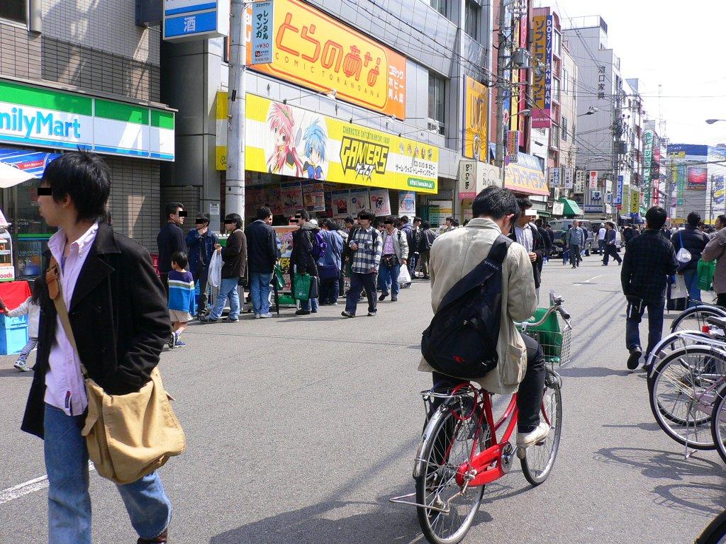 ゲーマーズなんば店の人だかり うえむ さんのぐうたら日記