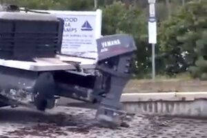 【動画】ボートランチング失敗で船外機が大変なことに（ノ∇`）