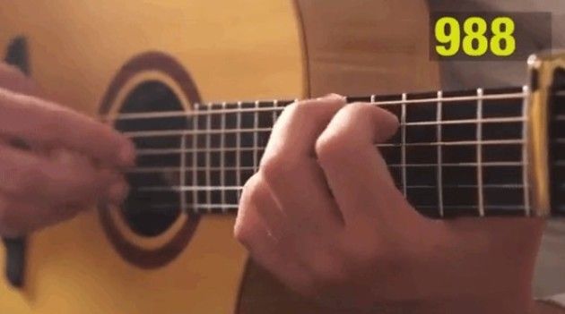 わずか１分３０秒弱の間に1000音を弾く超絶ギタリストのハーモニー！！