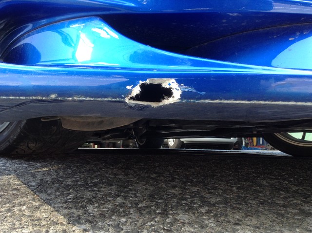 穴の空いたスポイラー ｆｒｐ 修理 昭栄自動車株式会社 社長のぶっちゃけblog