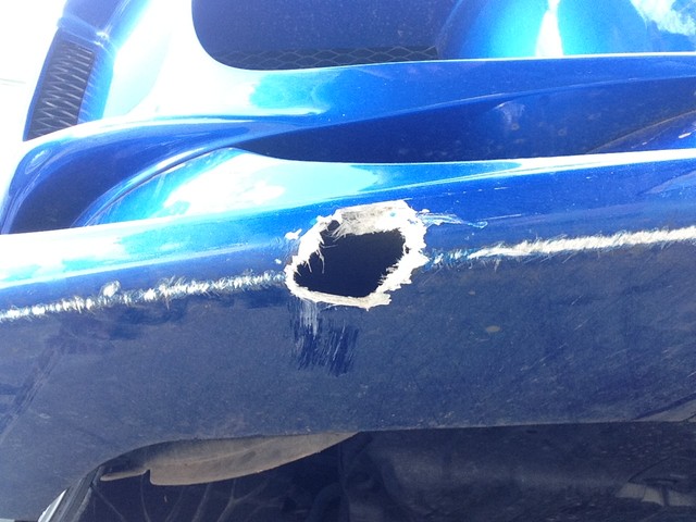 穴の空いたスポイラー ｆｒｐ 修理 昭栄自動車株式会社 社長のぶっちゃけblog