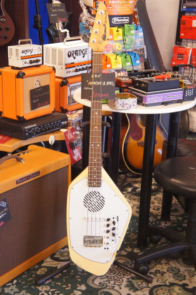 完全自己解決モデル VOX / APACHE-II Bass : 松栄堂楽器【燃えよ
