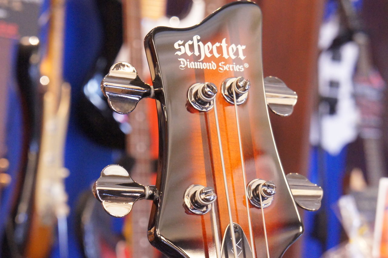 貴重な逸品、安価で SCHECTER / Nikki Sixx Vintage Sunburst