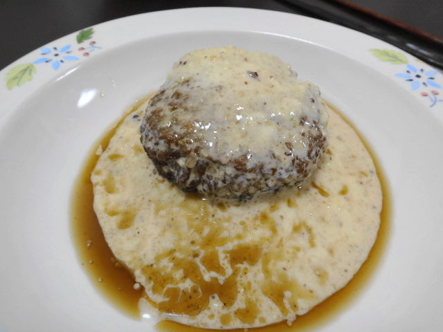 黒と黒のハンバーグ ホワイトマスタードソース 滝沢ハム 仔猫といっしょ計画