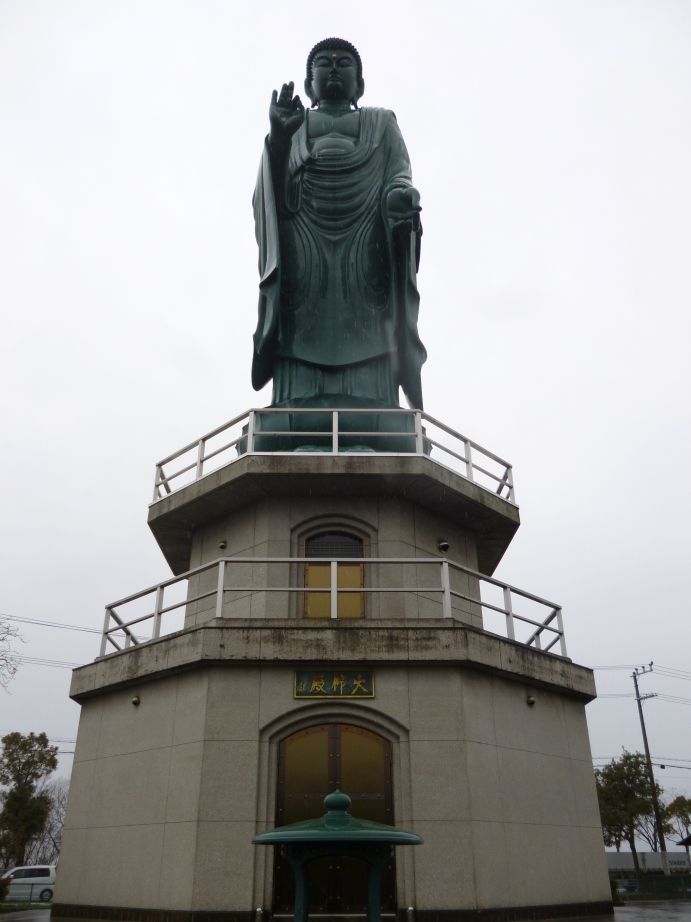 琵琶湖にそびえ立つ大仏 長浜びわこ大仏 滋賀 東西南北 気まぐれ旅ブログ