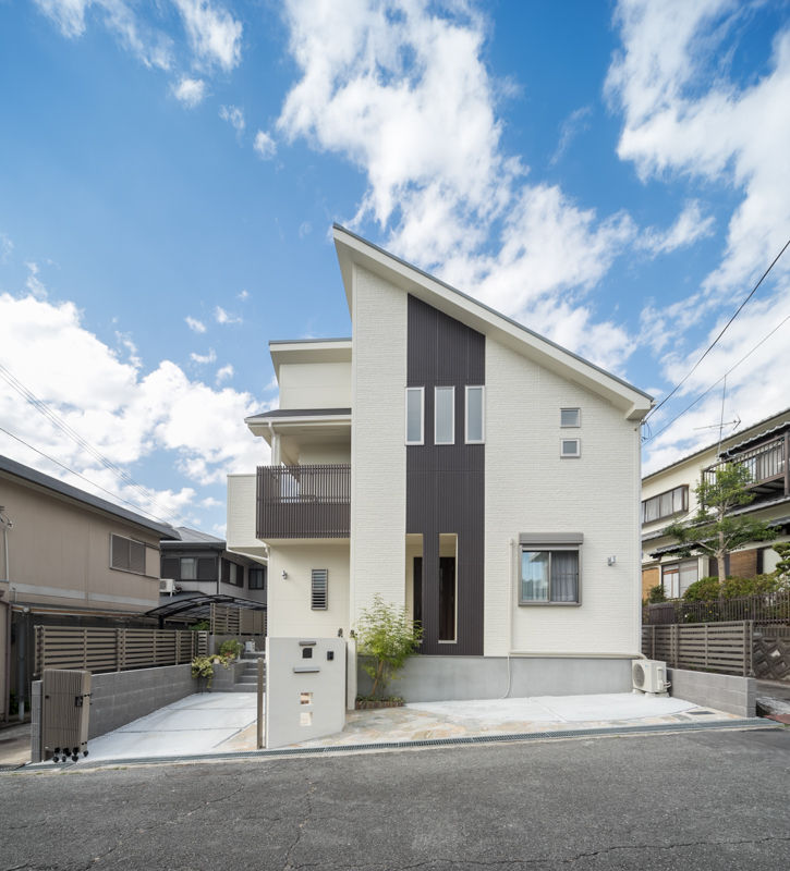 ブラウンのダークラインがアクセントのスタイリッシュな外観 注文住宅ブログ 大阪京都で注文建築専門の工務店は匠建枚方 ブラウンのダークラインがアクセントのスタイリッシュな外観 注文住宅ブログ 大阪京都で注文建築専門の工務店は匠建枚方