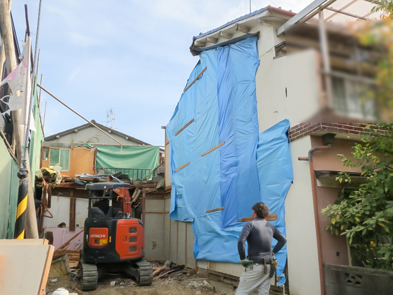 建て替えA様邸の上棟まで 連棟式家屋の切り離し作業と解体 建て替えA様邸の上棟まで 連棟式家屋の切り離し作業と解体