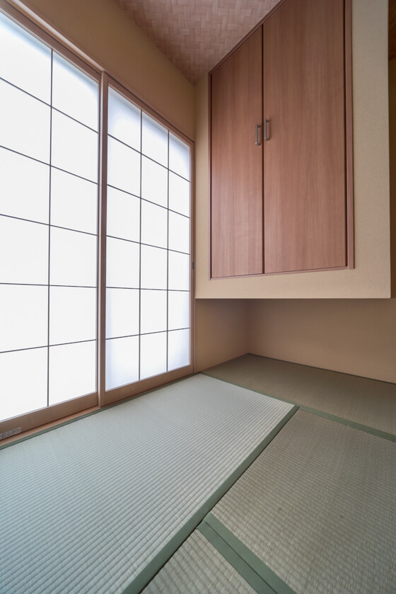 無垢の杉板が美しいリビングと地窓の高さを工夫した和室 注文住宅ブログ 大阪京都で注文建築専門の工務店は匠建枚方 無垢の杉板が美しいリビングと地窓の高さを工夫した和室 注文住宅ブログ 大阪京都で注文建築専門の工務店は匠建枚方