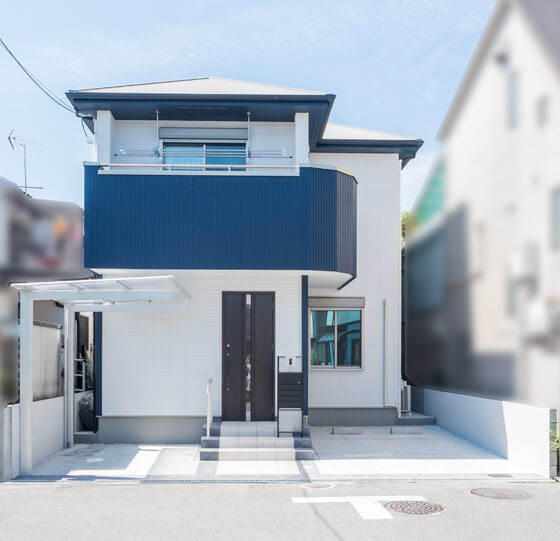 シンプルモダンの外観 屋根はコロニアル遮熱グラッサでクールに シンプルモダンの外観 屋根はコロニアル遮熱グラッサでクールに