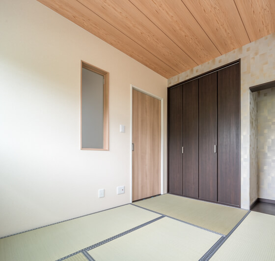 和室に戸袋引戸と室内窓マドモでスッキリした明るい和室に 注文住宅ブログ 大阪京都で注文建築専門の工務店は匠建枚方