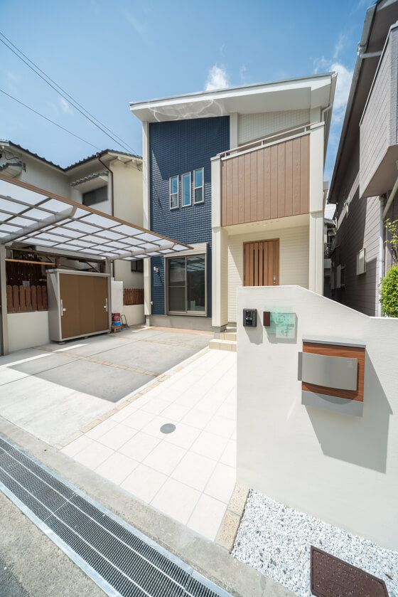 総二階のシンプルモダン片流れ屋根の外観 ポストはユニソンのクルム 注文住宅ブログ 大阪京都で注文建築専門の工務店は匠建枚方 総二階のシンプルモダン片流れ屋根の外観 ポストはユニソンのクルム 注文住宅ブログ 大阪京都で注文建築専門の工務店は匠建枚方