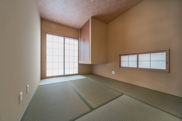 無垢の杉板が美しいリビングと地窓の高さを工夫した和室 注文住宅ブログ 大阪京都で注文建築専門の工務店は匠建枚方