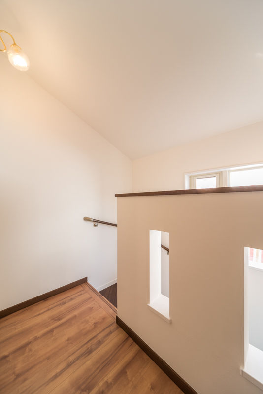 可愛いお姉ちゃんのお部屋と北側斜線制限を利用した山小屋風秘密基地 注文住宅ブログ 大阪京都で注文建築専門の工務店は匠建枚方