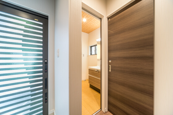 玄関引戸はリクシルの木屋町pg 現代和風の断熱玄関引き戸 注文住宅ブログ 大阪京都で注文建築専門の工務店は匠建枚方