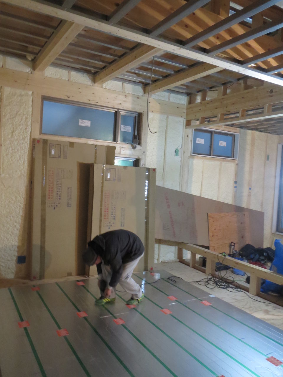 ガス床暖房ヌックの施工方法 交野市松塚の新築一戸建てはｋ様邸 注文住宅ブログ 大阪京都で注文建築専門の工務店は匠建枚方