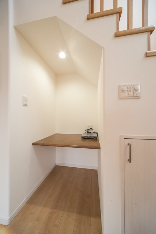 間取りにリビングの吹き抜け 間接照明 電動ロールスクリーン 注文住宅ブログ 大阪京都で注文建築専門の工務店は匠建枚方