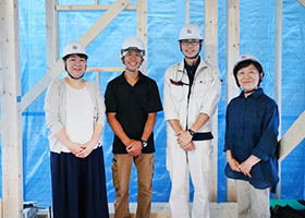 上棟での記念撮影