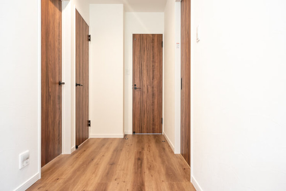 ３部屋への扉と、トイレの扉へのアクセススペースを利用して約4.5帖の空間をとりました