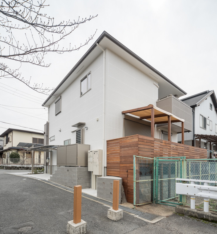 水平ラインが美しい寄棟屋根の落ち着いた外観スタイル 注文住宅ブログ 大阪京都で注文建築専門の工務店は匠建枚方