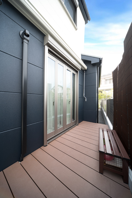 リクシルのオーニング彩風（あやかぜ）を閉まうと。