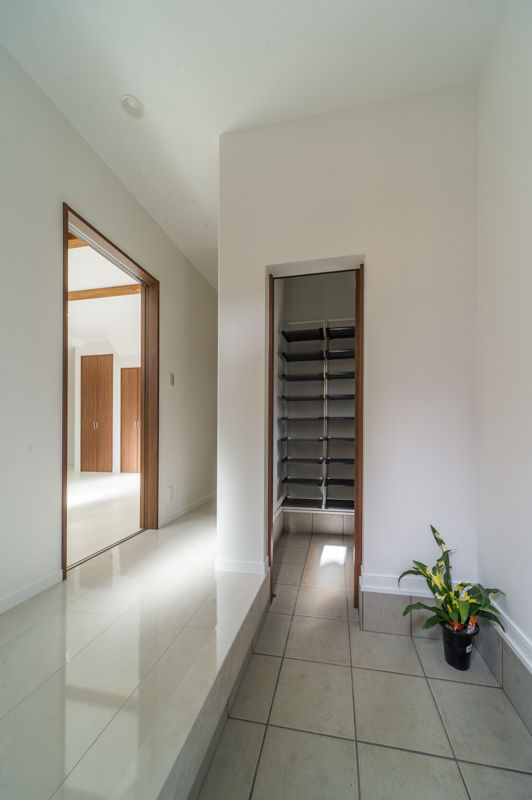 リビングに吹き抜けとスリット窓の照明効果で開放的で明るく 注文住宅ブログ 大阪京都で注文建築専門の工務店は匠建枚方