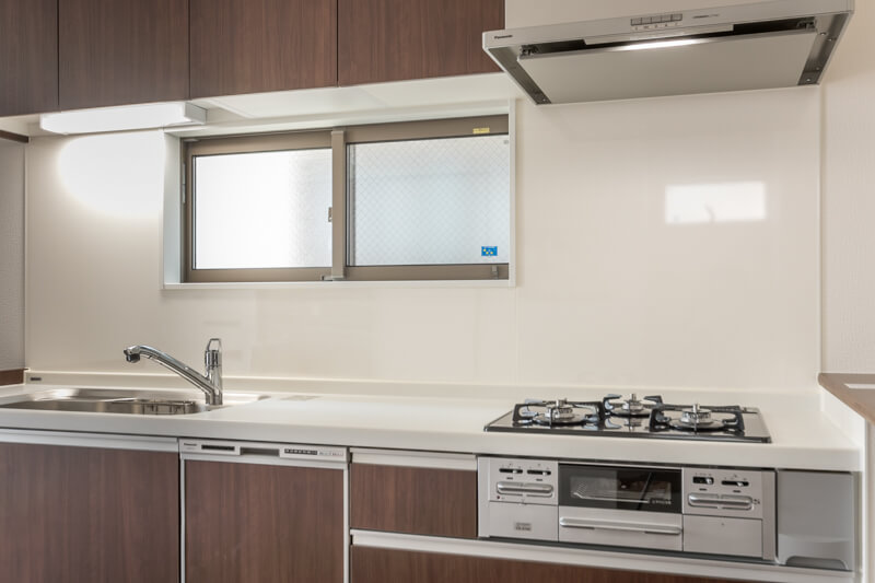 壁付キッチンで省スペース化 階段移動なしでらくらく物干し 注文住宅ブログ 大阪京都で注文建築専門の工務店は匠建枚方