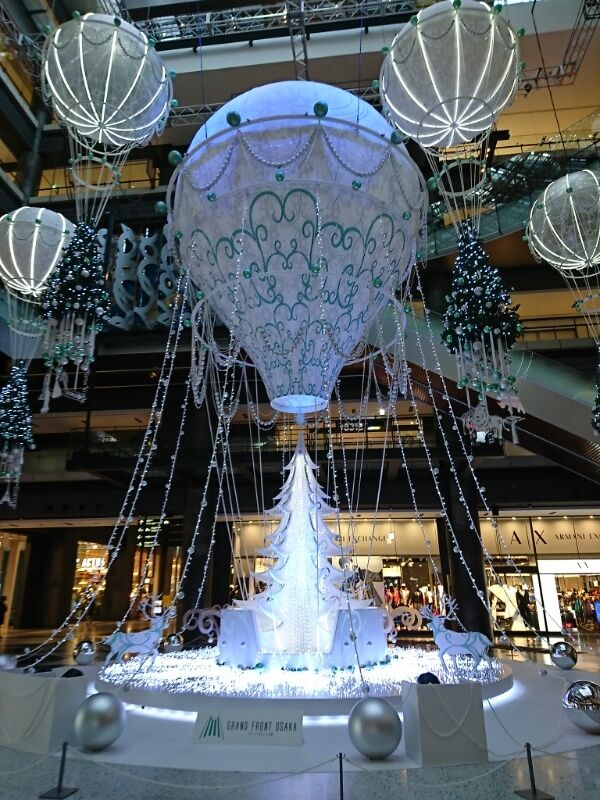 グランフロント大阪 西宮ガーデンズのクリスマスツリー レスリーとアジアと映画