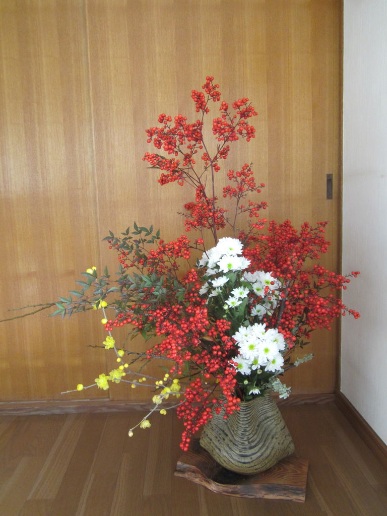 平成27年お正月の生け花は手びねりの花器に 遊太郎窯のぽつぽつ日記