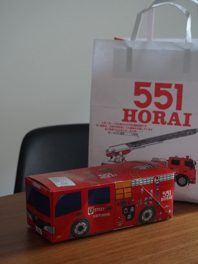 56162285_4