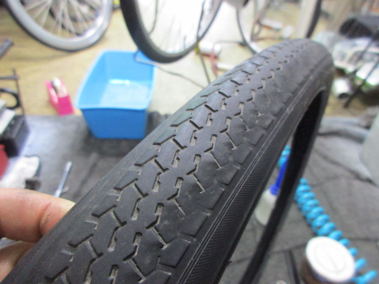 タイヤの片減り もう駄目なタイヤたち 商店街の自転車屋 曙光輪業 Shokou Cycle