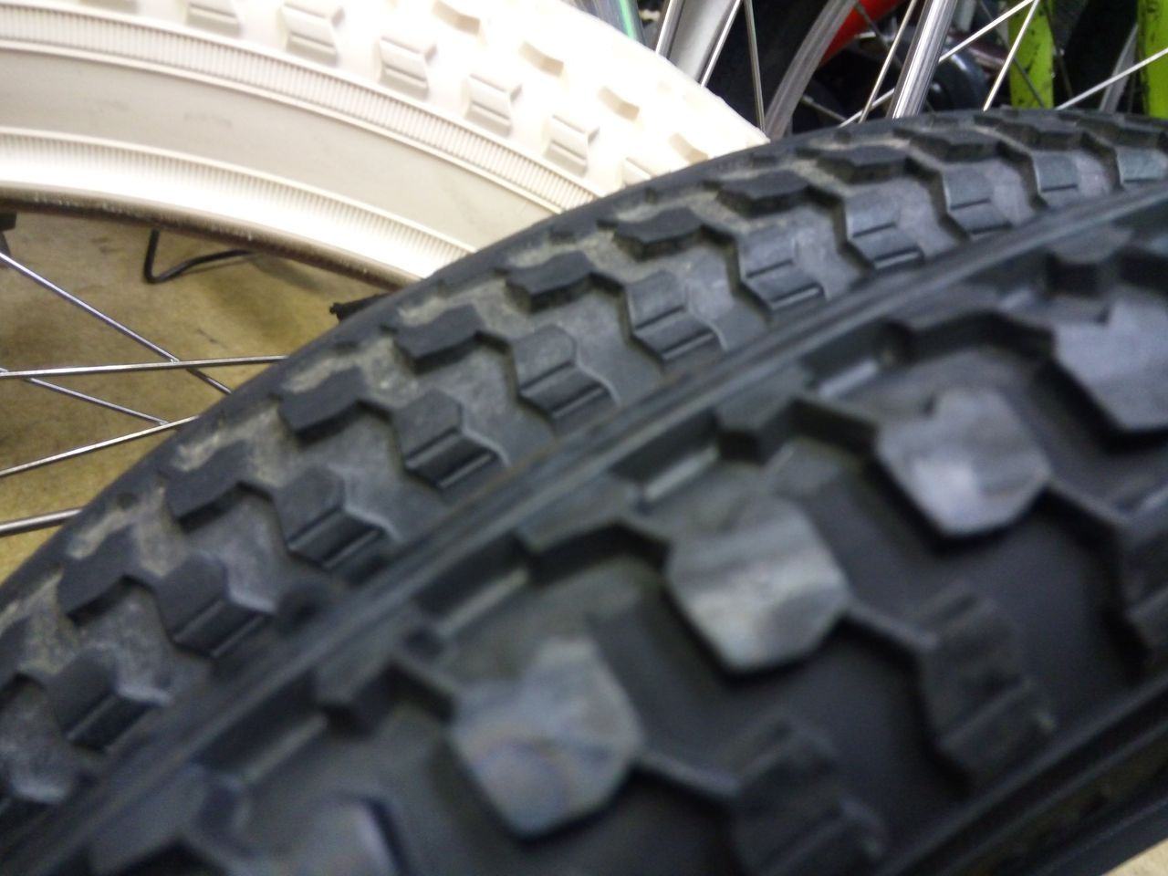 タイヤの寿命２ 商店街の自転車屋 曙光輪業 Shokou Cycle