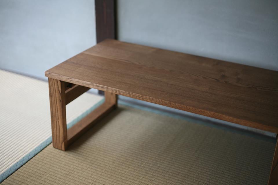 二月堂机を基につくられたオークヴィレッジの折りたたみ小机が加わりました 職人 Comブログ 二月堂机を基につくられたオークヴィレッジの折りたたみ小机が加わりました 職人 Comブログ