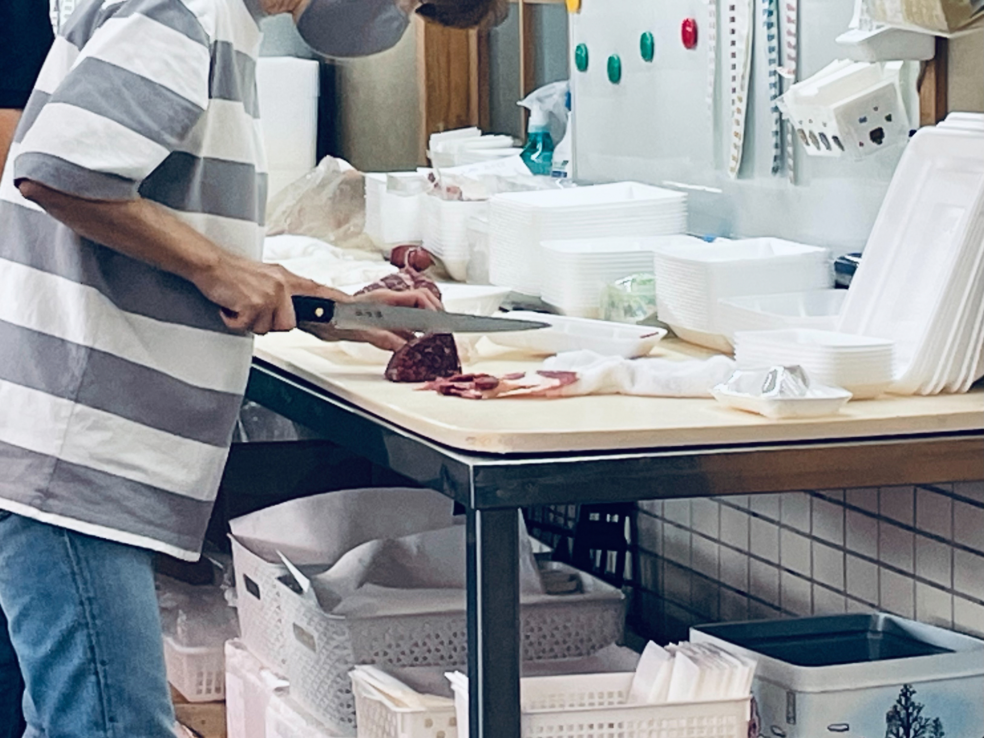 【熊本的特產·馬刺身】作為日本最大的馬肉生產地,熊本的特色之一就是「馬刺身」。將切成薄片的生馬肉,配以薄片洋蔥、切碎的生薑、大蒜等,蘸著九州的 ...