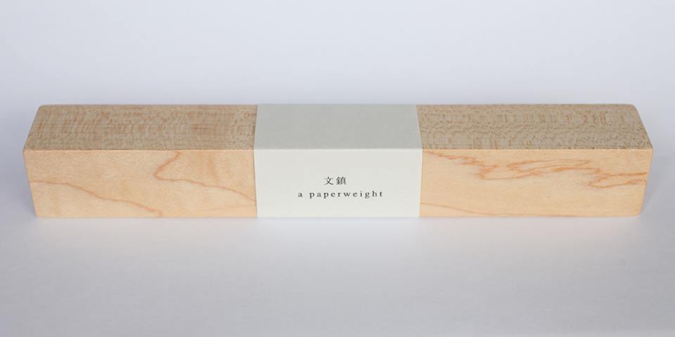 釘を使わず、木と木を組み合わせる「さしもの」。平安時代より伝わる日本の伝統工芸です。SyuRoのペーパーウェイトとガラガラ。 : 職人.comブログ