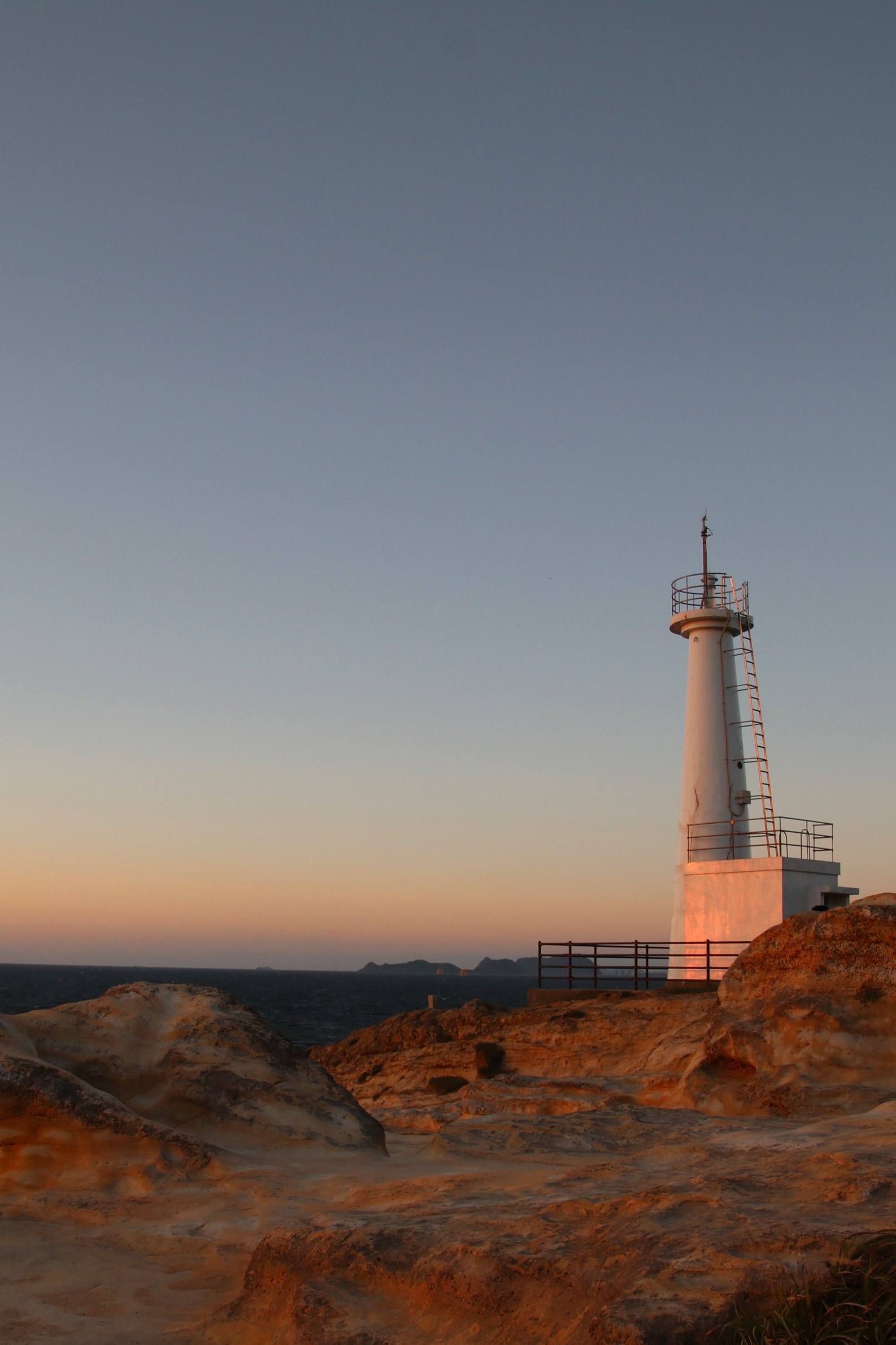 夏の夕焼け 遠見ヶ鼻】北九州市若松区には岩屋・遠見ヶ鼻という夕日の