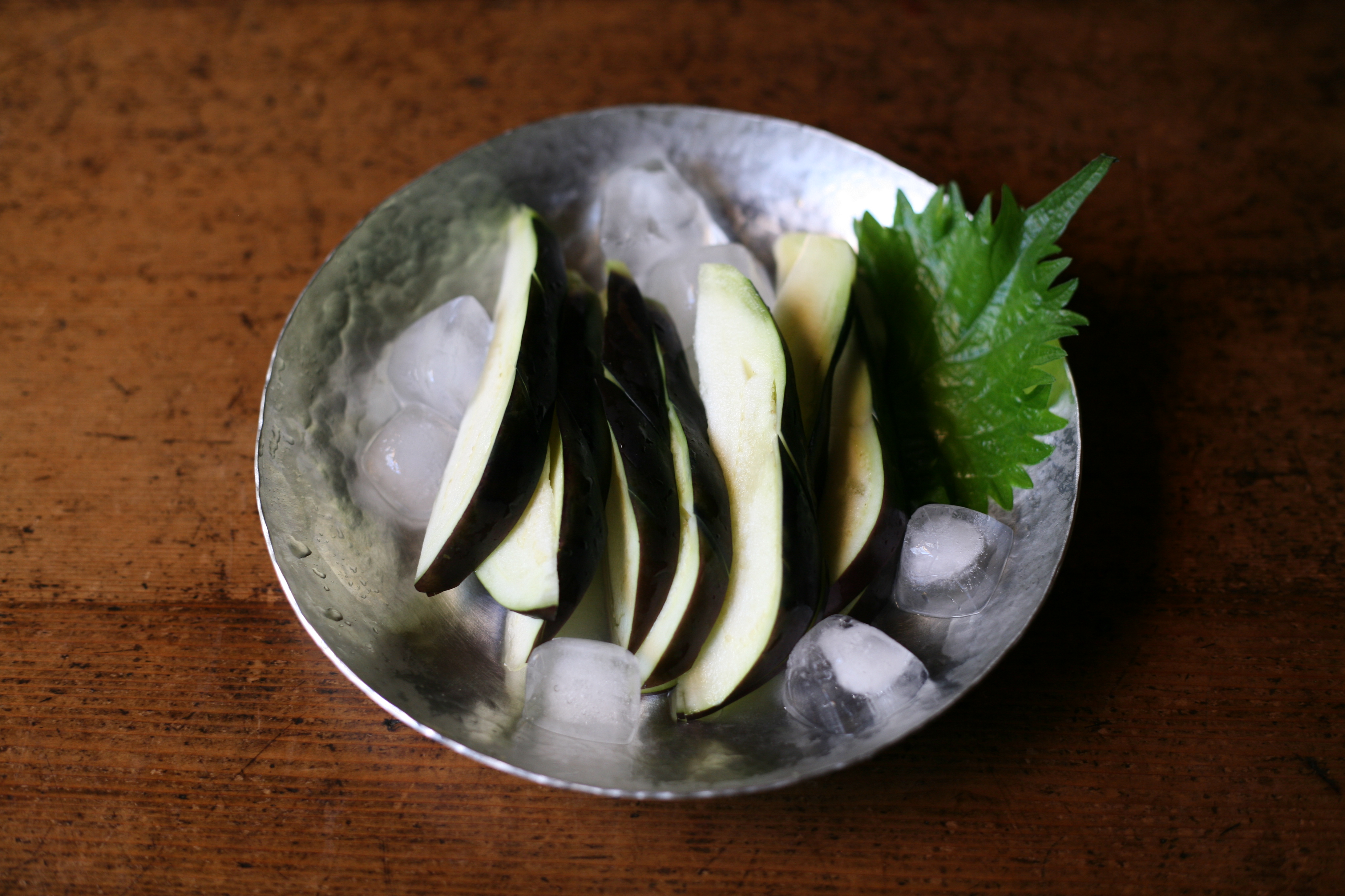 かなまり中は水茄子の漬物や冷やし中華にも合います 6寸平鉢との相性がとても良いので 一緒にお使いいただくのもおすすめです 職人 Comブログ
