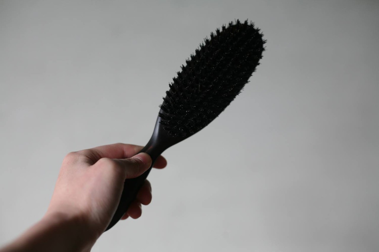 お渡しそびれた母の日のプレゼントに、かなや刷子のヘアブラシはいかがでしょうか？きっとお喜びいただけることでしょう。