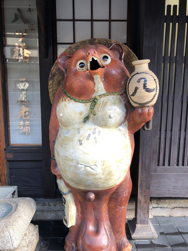 信楽焼のたぬき】信楽といえばイメージされるのが、あのユニーク