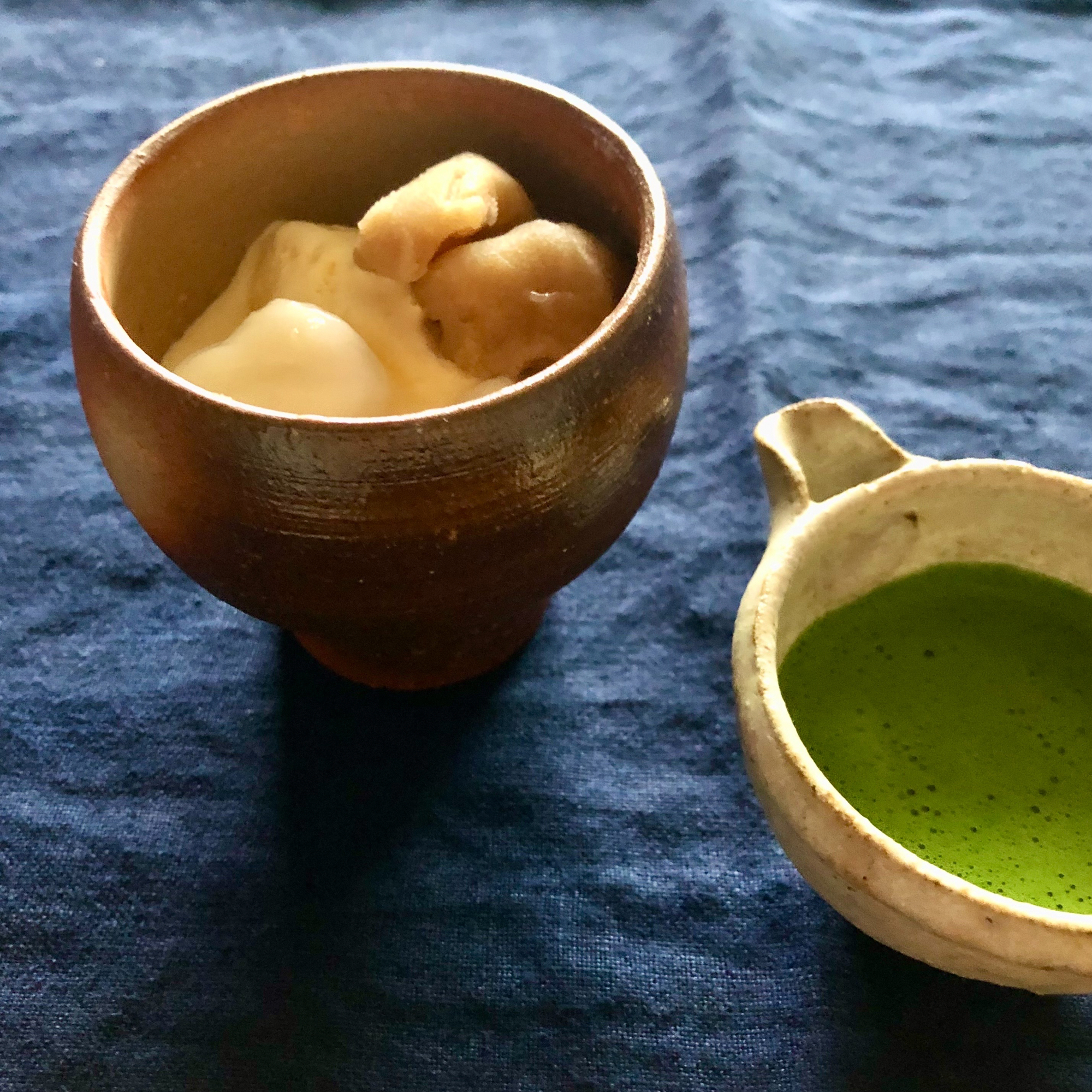 抹茶のアッフォガート 今朝は残ったアイスにさっと湯掻いた白玉と手製の白餡を添え 濃いめに点てた抹茶を上から注いで 抹茶のアッフォガートにしていただきました 職人 Comブログ