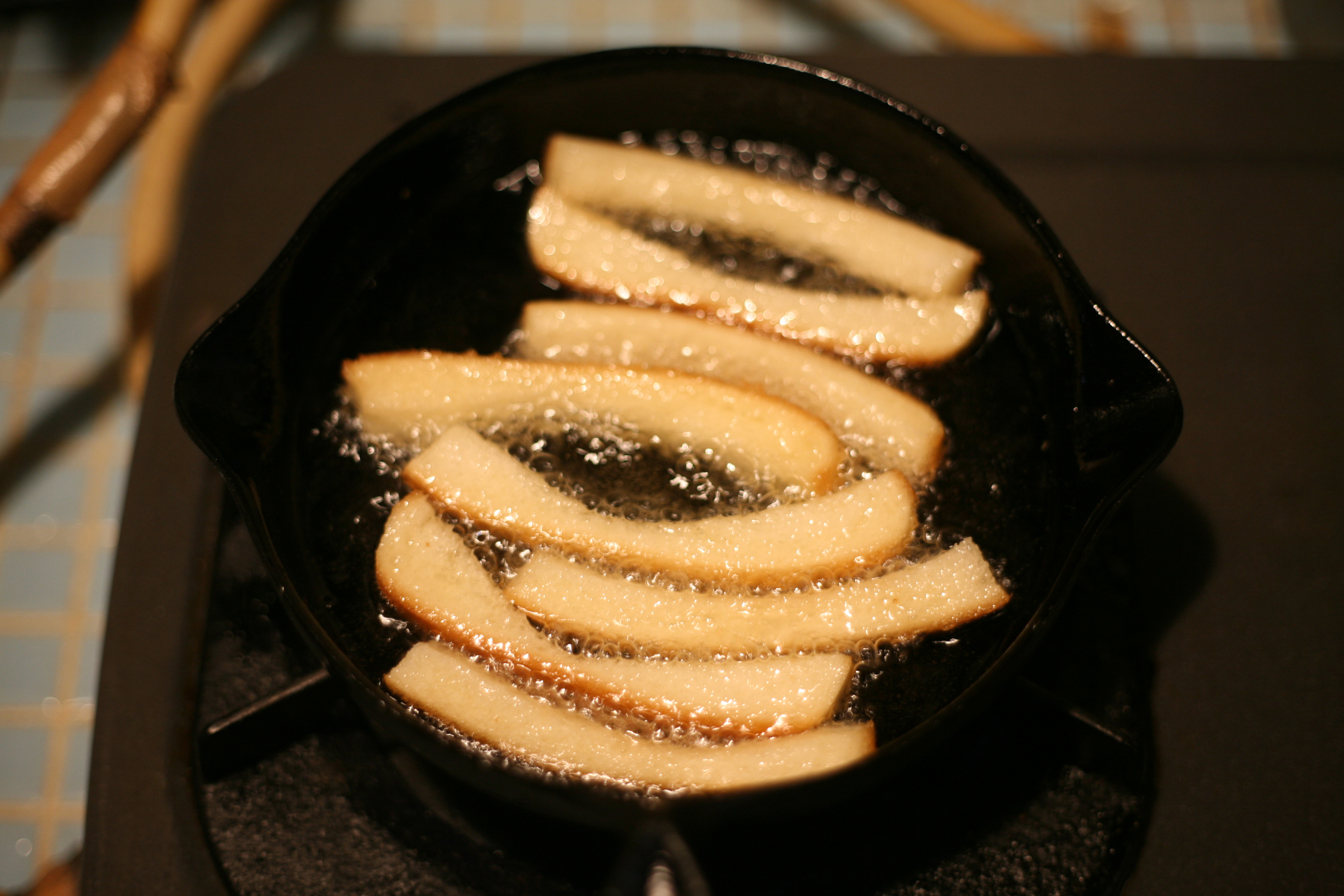 あんこ餅揚げパンとパンの耳スティック テレワークなどでの気分転換に お餅と食パンを使った簡単に作れるおやつ あんこ餅揚げパン はいかがでしょうか 職人 Comブログ