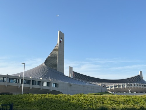 ３