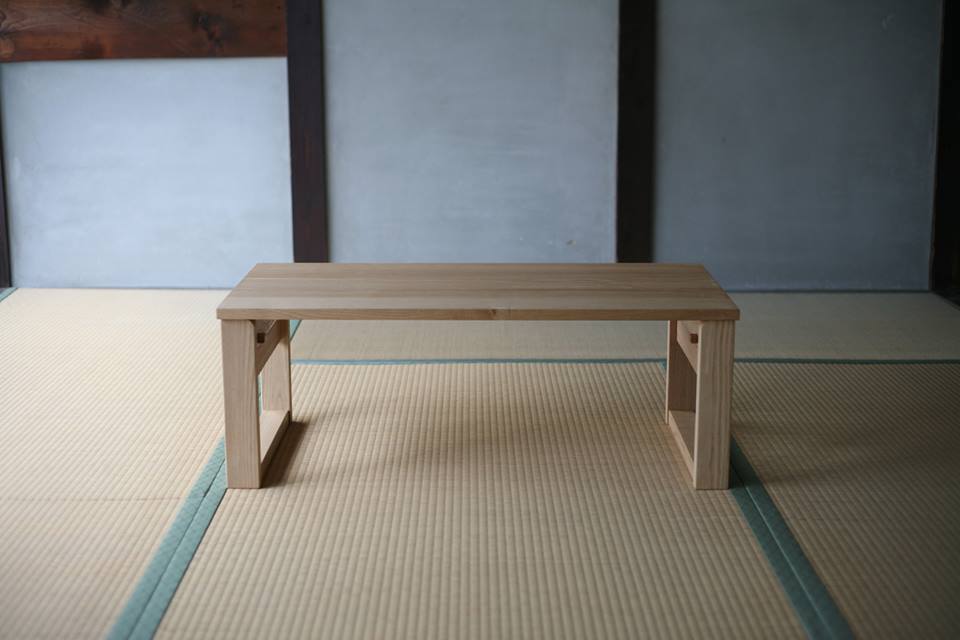 二月堂机を基につくられたオークヴィレッジの折りたたみ小机が加わりました 職人 Comブログ 二月堂机を基につくられたオークヴィレッジの折りたたみ小机が加わりました 職人 Comブログ